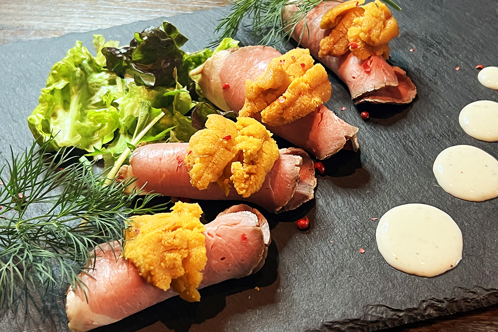 ウニのせローストビーフ